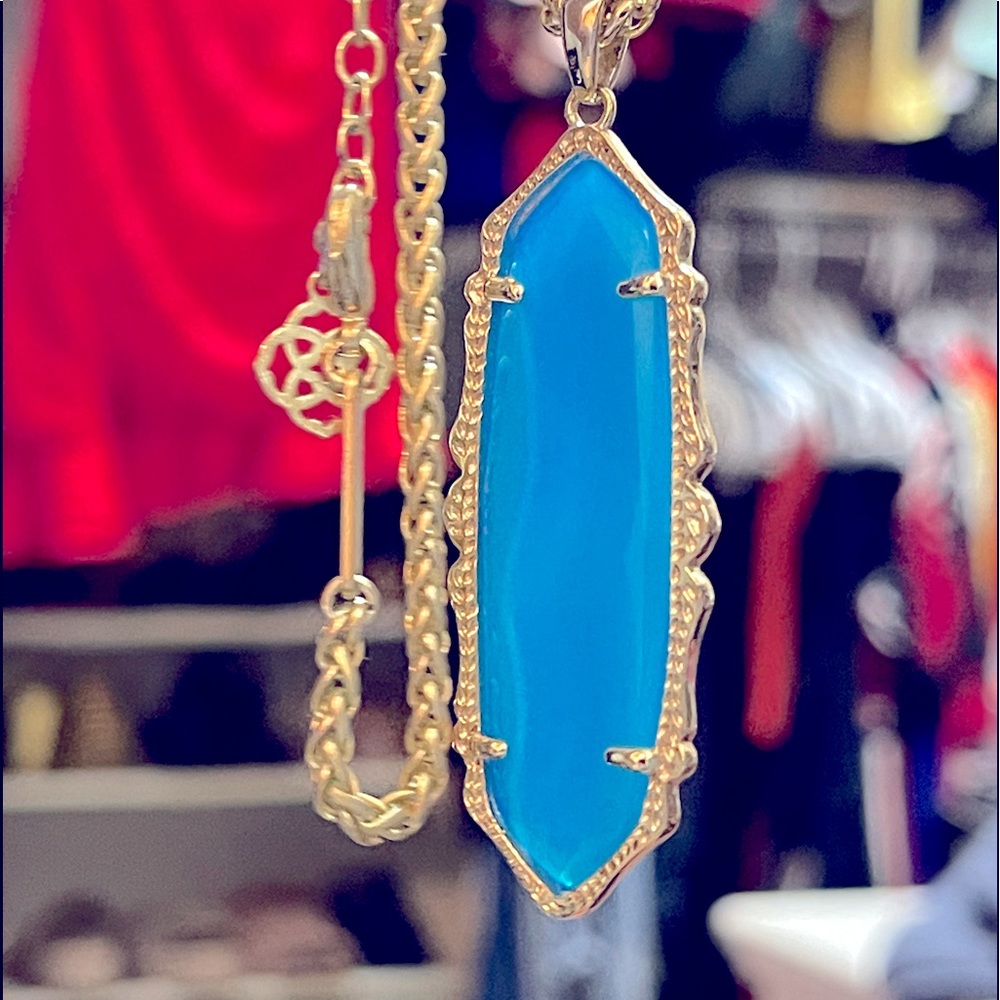 Gorgeous Kendra Scott long pendant necklace